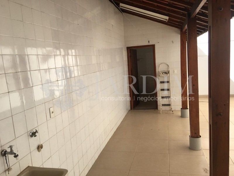 Casa para alugar com 3 quartos, 300m² - Foto 30