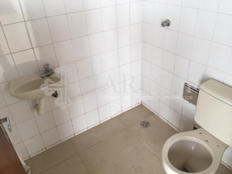 Casa para alugar com 3 quartos, 300m² - Foto 32