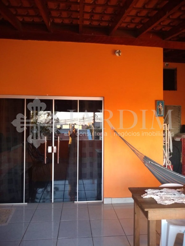 Casa à venda com 4 quartos, 147m² - Foto 1