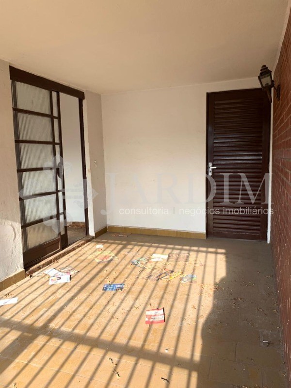 Casa à venda com 2 quartos, 130m² - Foto 2