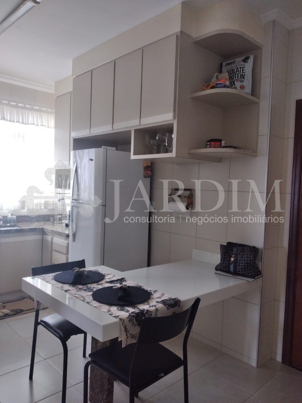 Apartamento à venda com 3 quartos, 140m² - Foto 3