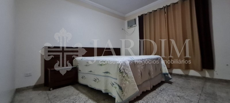 Casa à venda com 3 quartos, 300m² - Foto 12