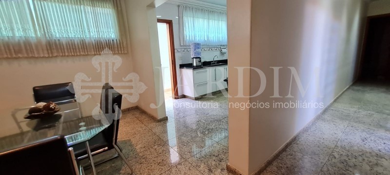 Casa à venda com 3 quartos, 300m² - Foto 4