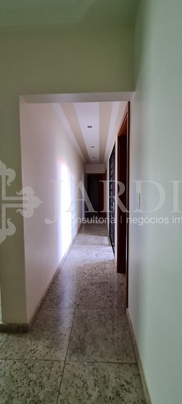 Casa à venda com 3 quartos, 300m² - Foto 8