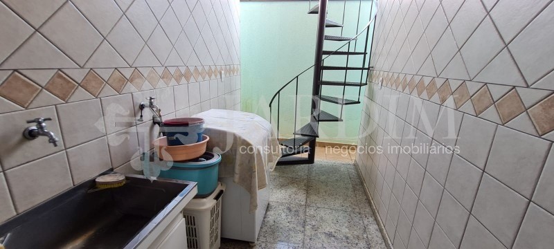 Casa à venda com 3 quartos, 300m² - Foto 25