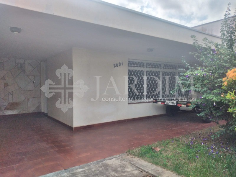 Casa à venda com 3 quartos, 300m² - Foto 1