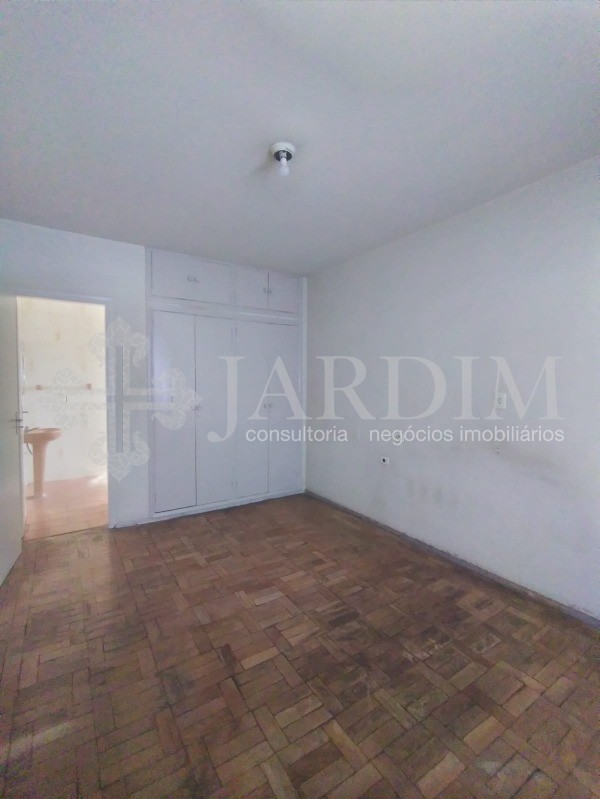 Casa à venda com 3 quartos, 300m² - Foto 14