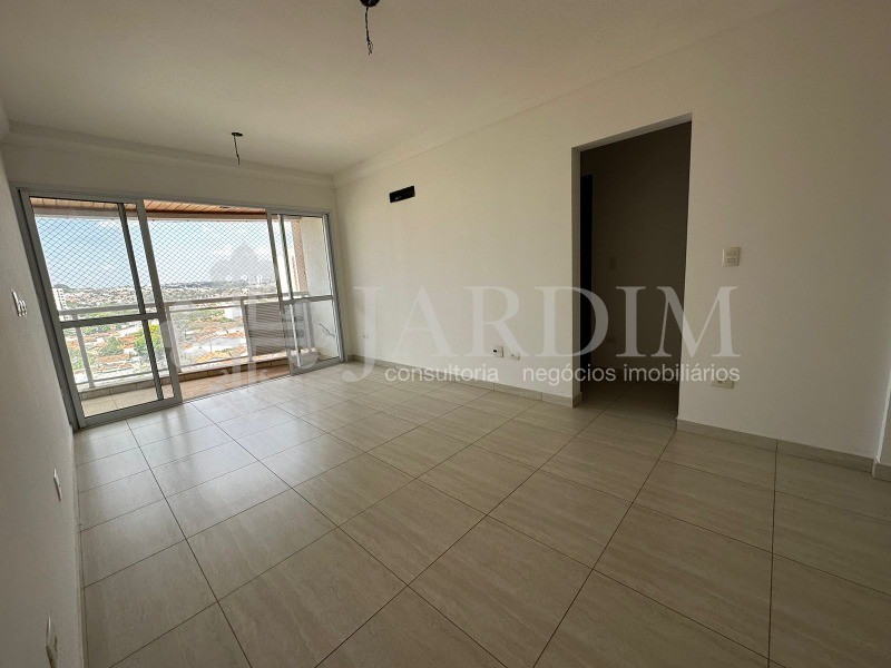 Apartamento à venda com 3 quartos, 98m² - Foto 2