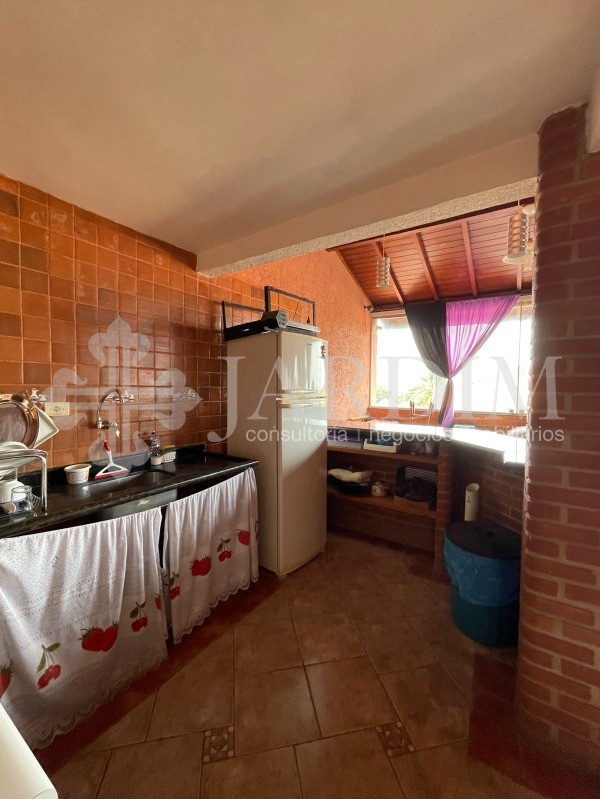 Casa à venda e aluguel com 6 quartos, 250m² - Foto 32