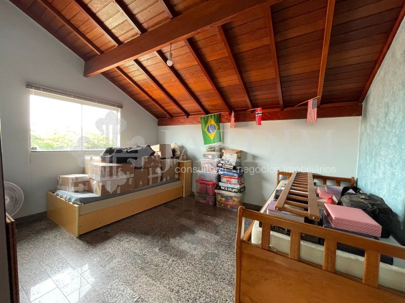 Casa à venda e aluguel com 6 quartos, 250m² - Foto 18