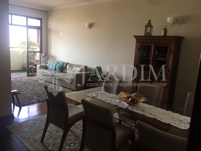 Apartamento à venda com 3 quartos, 130m² - Foto 2