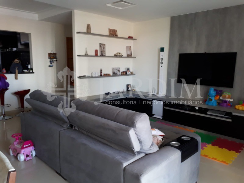 Apartamento à venda com 3 quartos, 140m² - Foto 3