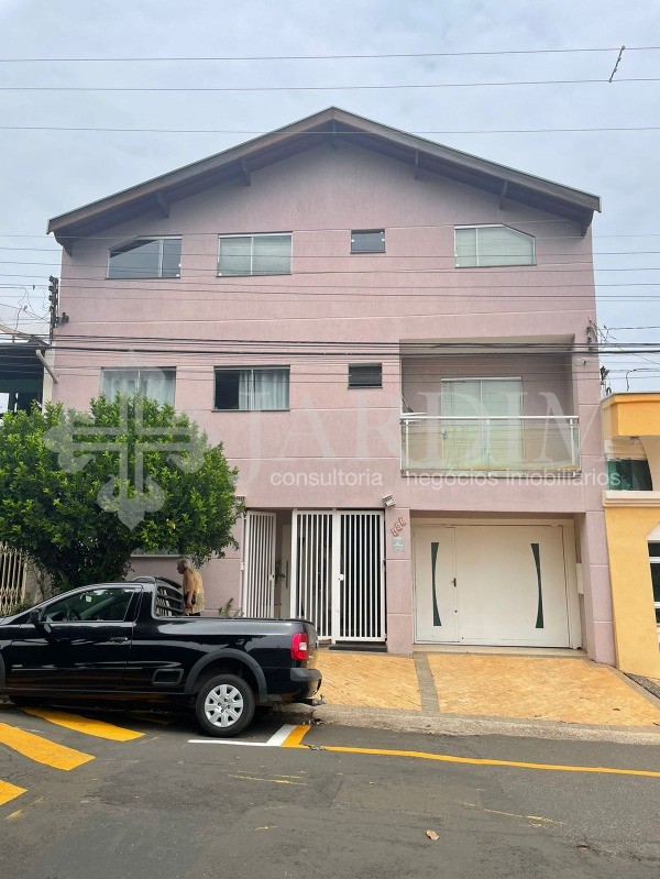 Casa à venda e aluguel com 6 quartos, 250m² - Foto 2