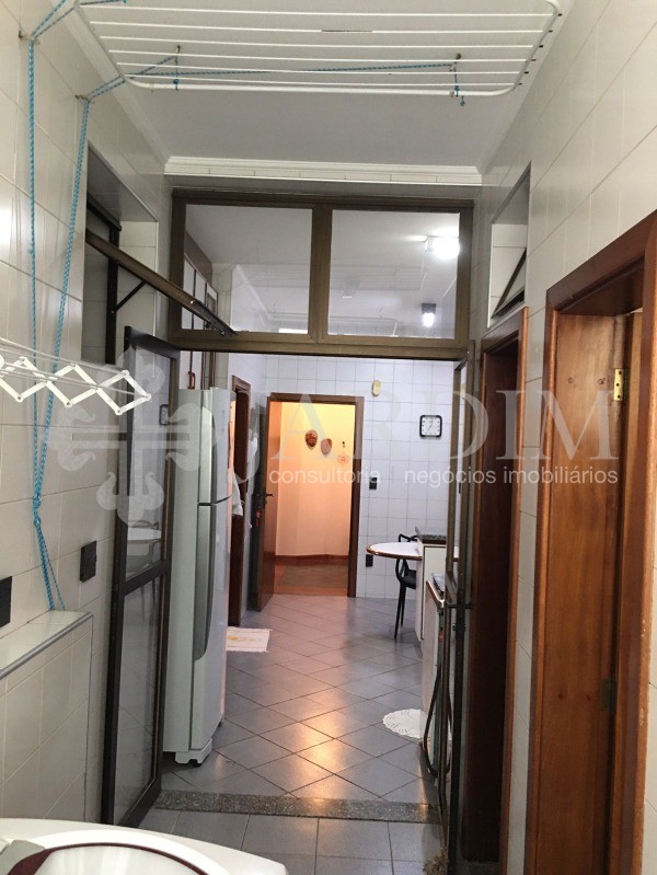 Apartamento à venda com 3 quartos, 130m² - Foto 17