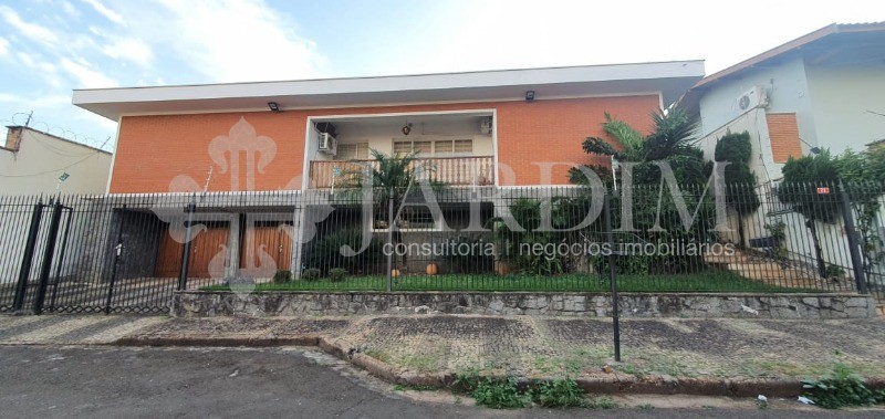 Casa à venda e aluguel com 4 quartos, 580m² - Foto 1