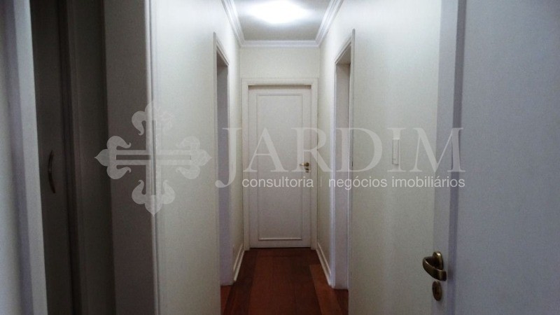 Apartamento à venda com 3 quartos, 180m² - Foto 4