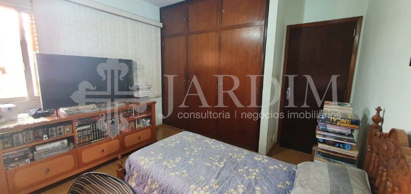 Casa à venda e aluguel com 4 quartos, 580m² - Foto 2