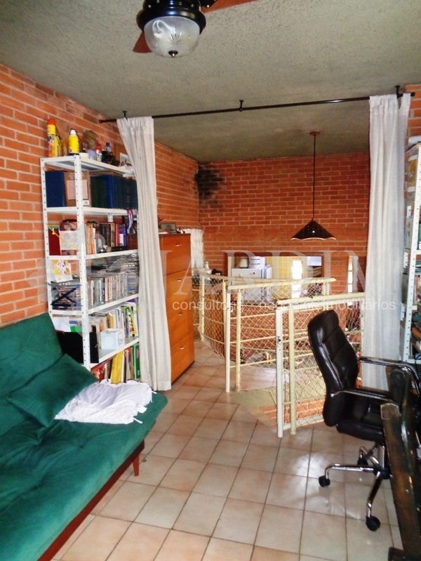 Casa à venda com 2 quartos, 89m² - Foto 2