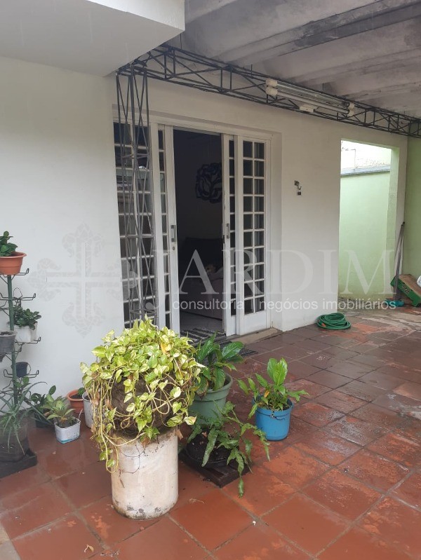 Casa à venda com 3 quartos, 250m² - Foto 1