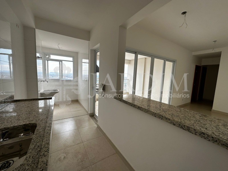 Apartamento à venda com 3 quartos, 86m² - Foto 2