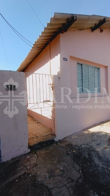 Casa à venda com 2 quartos, 155m² - Foto 2