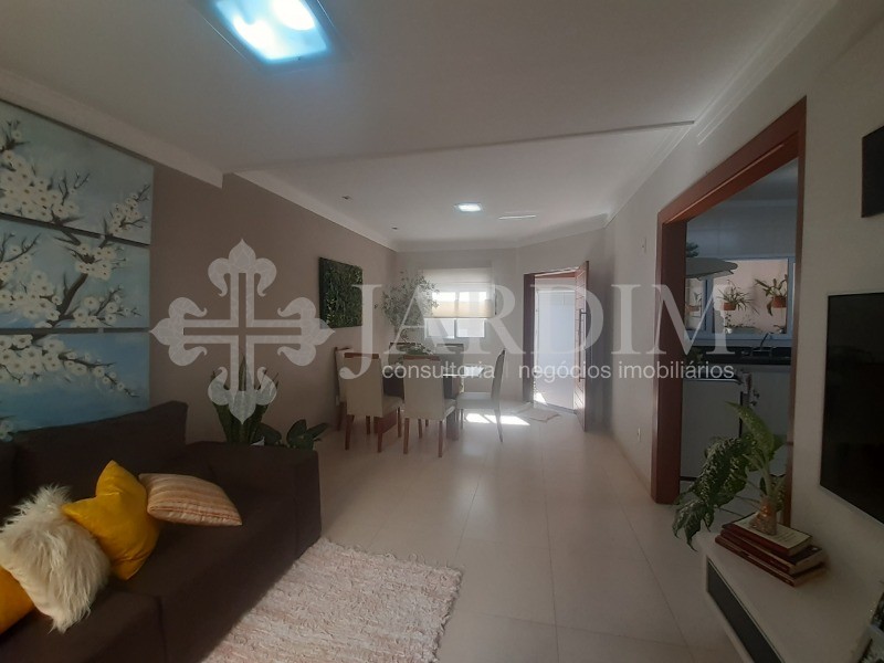 Casa à venda com 3 quartos, 175m² - Foto 1