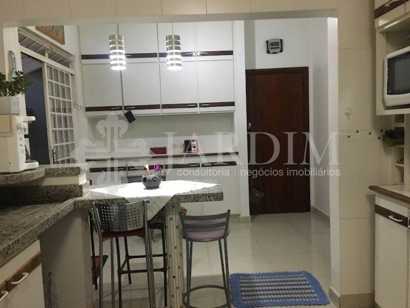 Casa à venda com 3 quartos, 357m² - Foto 11