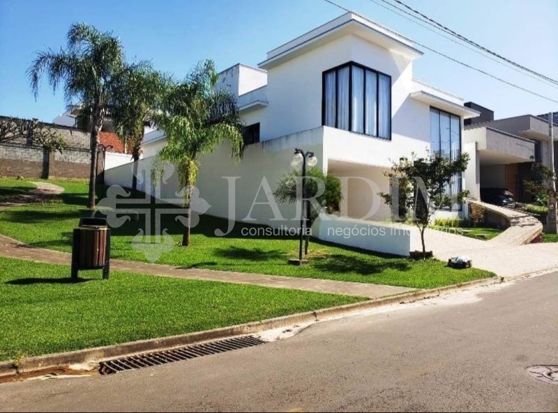 Casa de Condomínio à venda com 3 quartos, 240m² - Foto 1