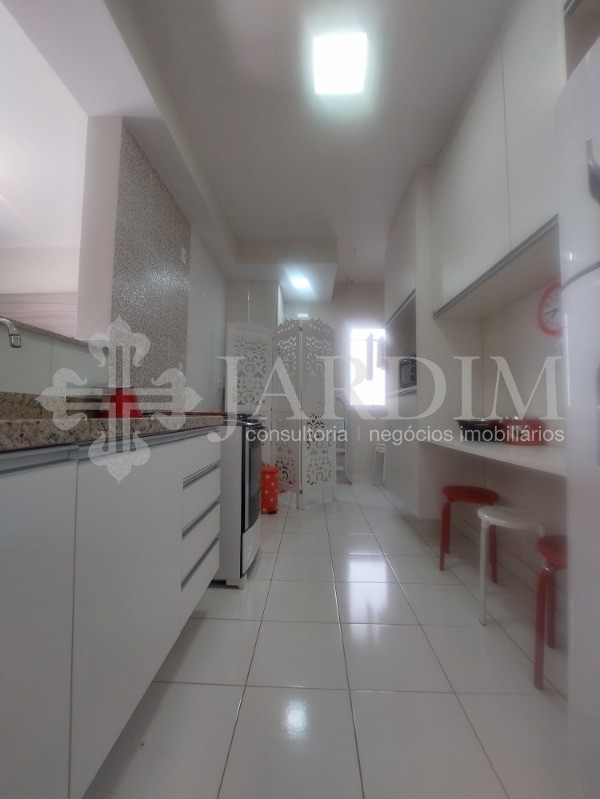 Apartamento à venda com 2 quartos, 70m² - Foto 15