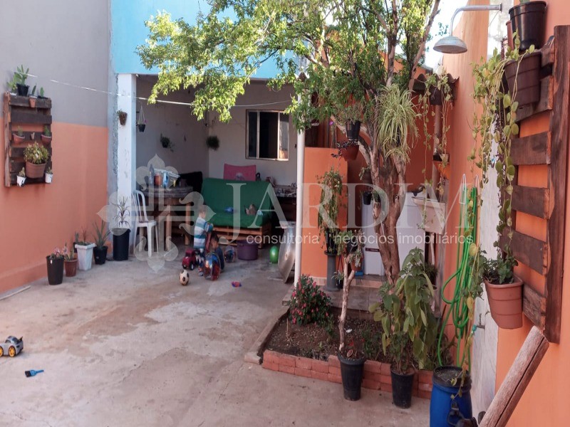 Casa à venda com 3 quartos, 175m² - Foto 2