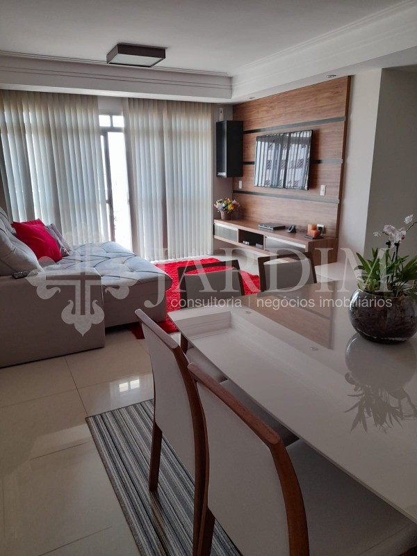 Apartamento à venda com 3 quartos, 151m² - Foto 1