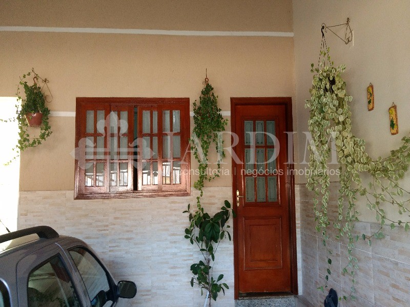 Casa à venda com 2 quartos, 175m² - Foto 1