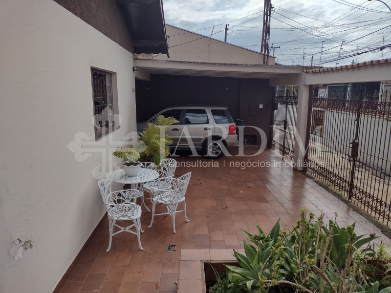 Casa à venda com 4 quartos, 176m² - Foto 1