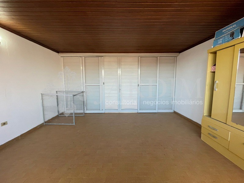 Casa à venda com 3 quartos, 220m² - Foto 9