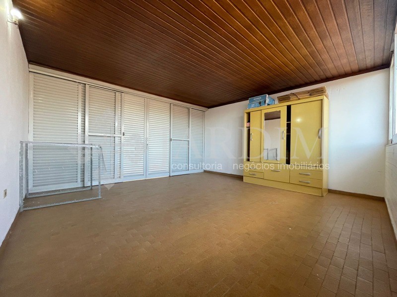 Casa à venda com 3 quartos, 220m² - Foto 8