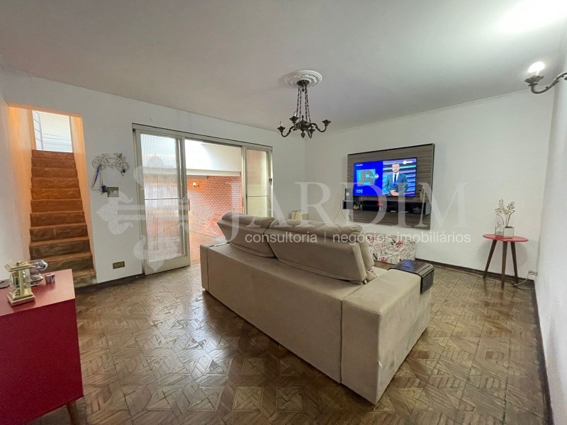 Casa à venda com 3 quartos, 220m² - Foto 1