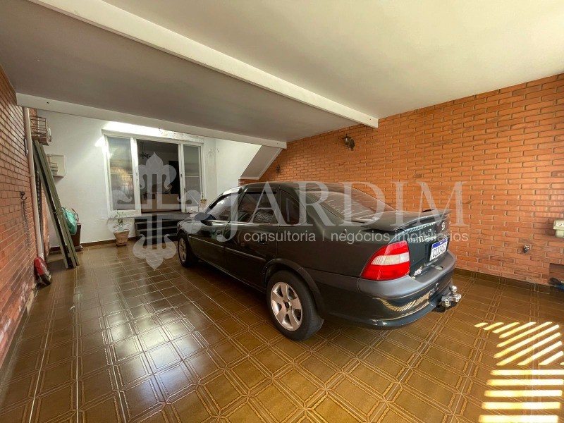 Casa à venda com 3 quartos, 220m² - Foto 2