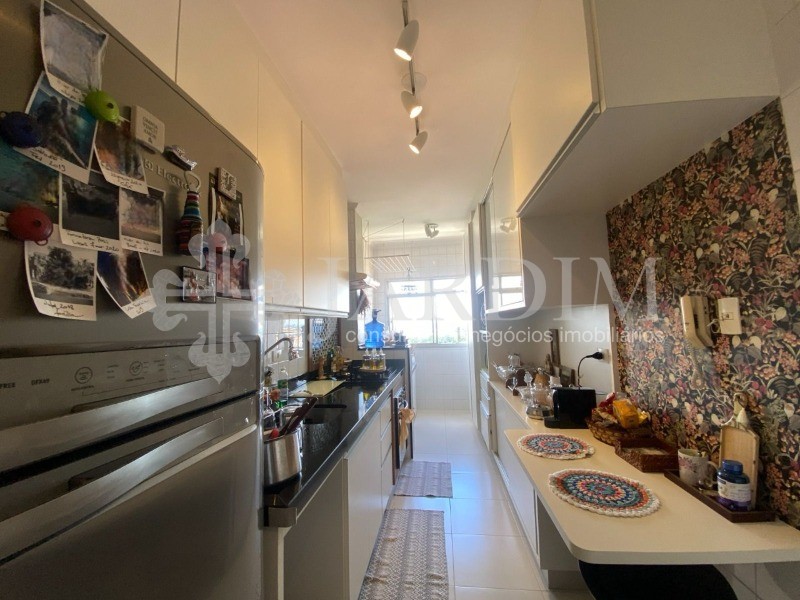 Apartamento à venda com 2 quartos, 72m² - Foto 4