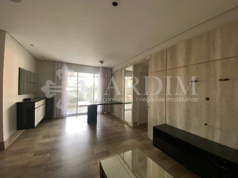 Apartamento à venda com 3 quartos, 131m² - Foto 2