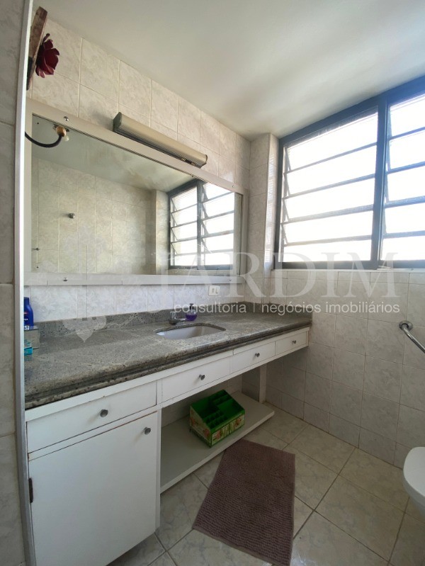 Apartamento para alugar com 3 quartos, 165m² - Foto 18