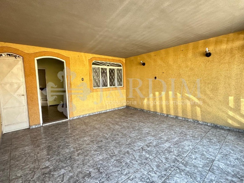 Casa à venda com 2 quartos, 130m² - Foto 2