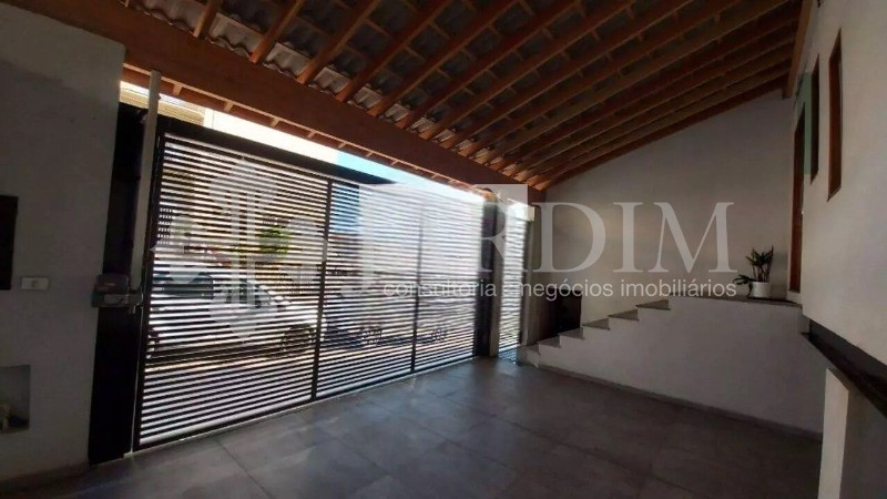 Casa à venda com 3 quartos, 116m² - Foto 1