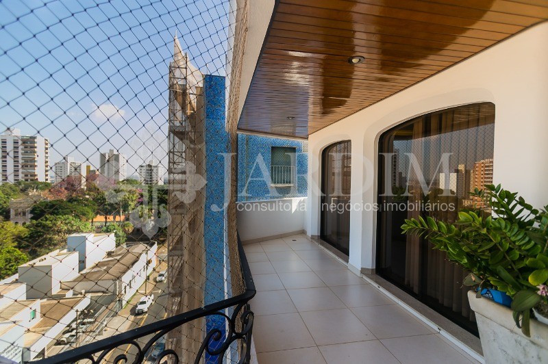 Apartamento à venda com 3 quartos, 239m² - Foto 4