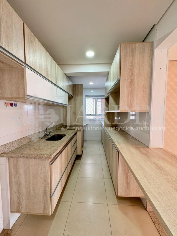 Apartamento à venda com 3 quartos, 79m² - Foto 2