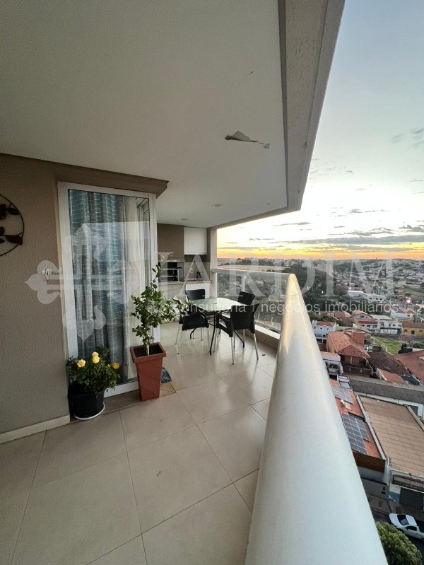 Apartamento à venda com 3 quartos, 171m² - Foto 1