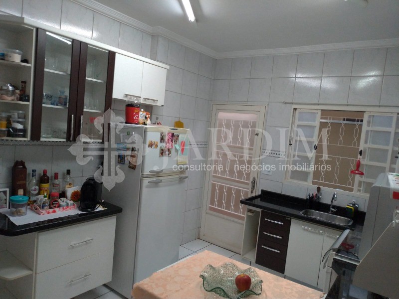 Casa à venda com 2 quartos, 200m² - Foto 11