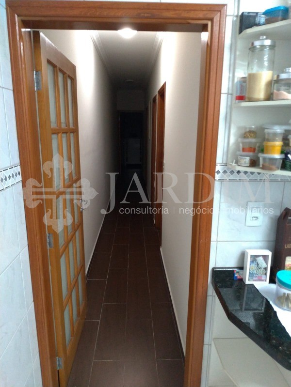 Casa à venda com 2 quartos, 200m² - Foto 2