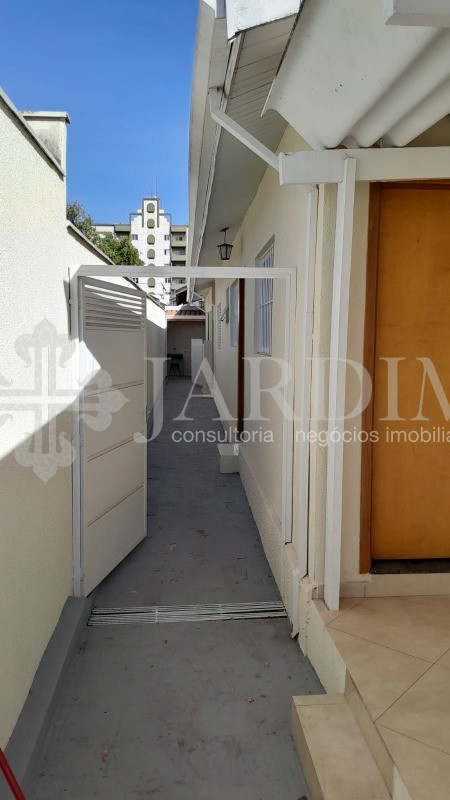 Casa à venda com 2 quartos, 125m² - Foto 2