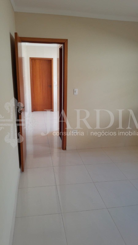 Casa à venda com 2 quartos, 125m² - Foto 3