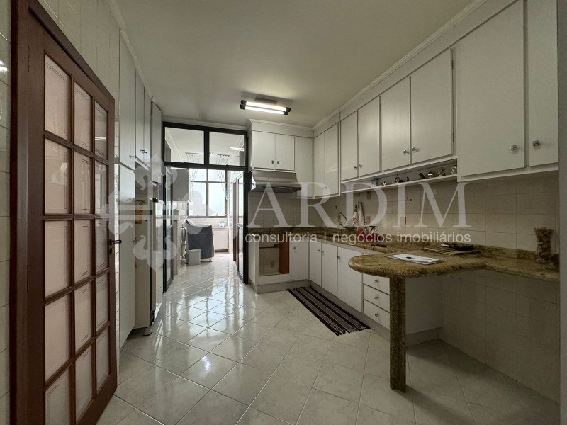 Apartamento à venda com 3 quartos, 132m² - Foto 1